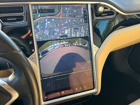 Used 2016 Tesla Model S 70D image 23