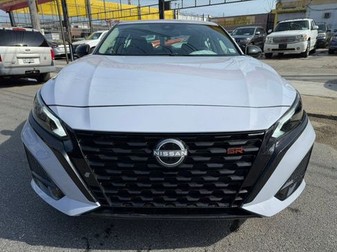 Used 2025 Nissan Altima 2.5 SR FWD image 2