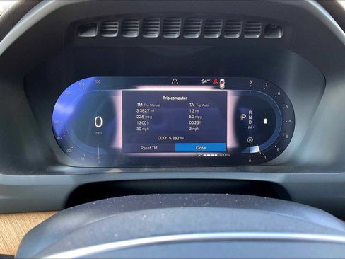 Used 2025 Volvo XC90 B5 Plus w/ Protection Package Premier image 23