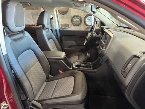 Used 2018 Chevrolet Colorado Z71 AWD/4WD image 39