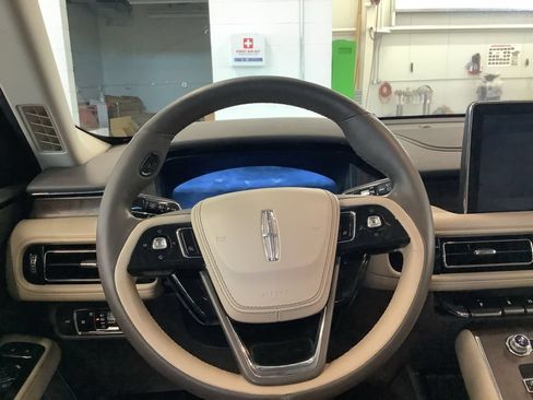 Used 2020 Lincoln Aviator Reserve w/ Equipment Group 201A AWD/4WD image 7