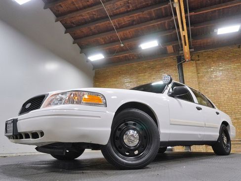 Used 2011 Ford Crown Victoria Police Interceptor w/ Radio Suppression Pkg RWD image 3