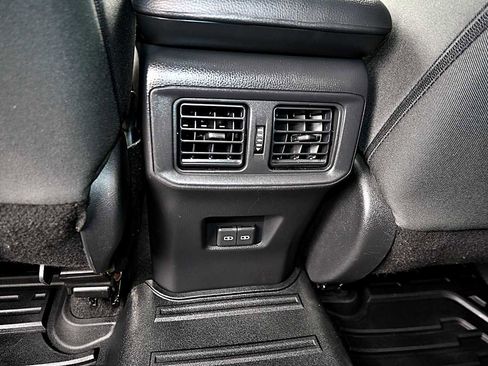 Used 2022 Toyota RAV4 XLE FWD image 13