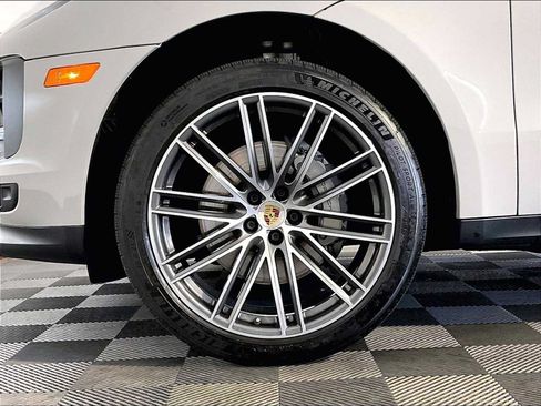 Certified 2021 Porsche Macan S AWD/4WD image 11