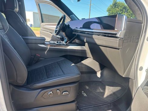 Used 2026 GMC Yukon AT4 Ultimate AWD/4WD image 6