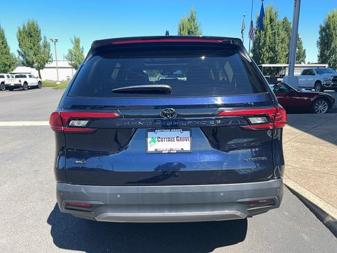 Used 2024 Toyota Grand Highlander AWD image 10