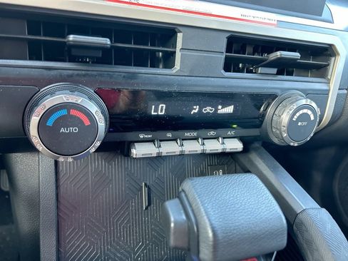 Certified 2025 Toyota Tacoma TRD Off-Road AWD/4WD image 26