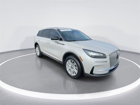 Used 2023 Lincoln Corsair FWD image 2