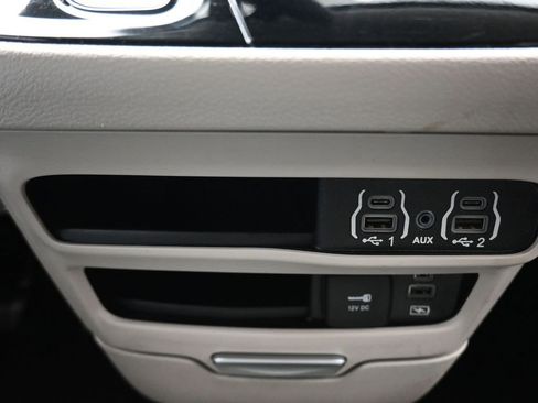 Used 2022 Chrysler Pacifica Touring-L image 21