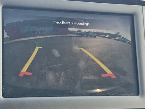 Used 2023 Chrysler Voyager LX FWD image 5
