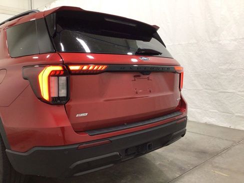 Used 2025 Ford Explorer ST-Line w/ ST-Line Street Pack AWD/4WD image 20