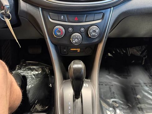 Used 2019 Chevrolet Trax LS FWD image 45