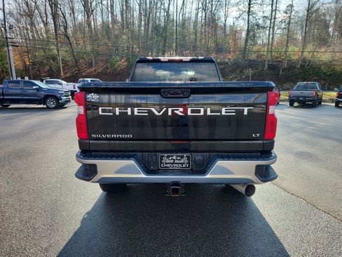 Used 2021 Chevrolet Silverado 2500 LT w/ Convenience Package image 3