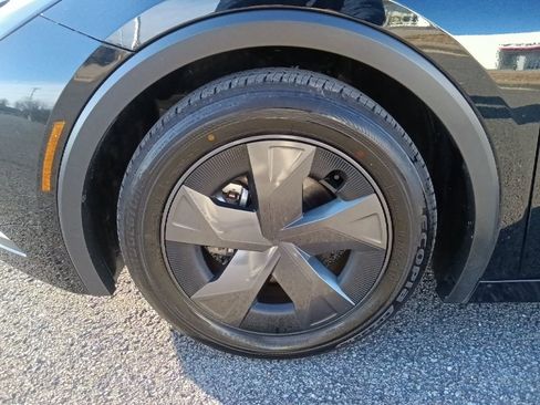 Used 2024 Toyota Prius LE image 10