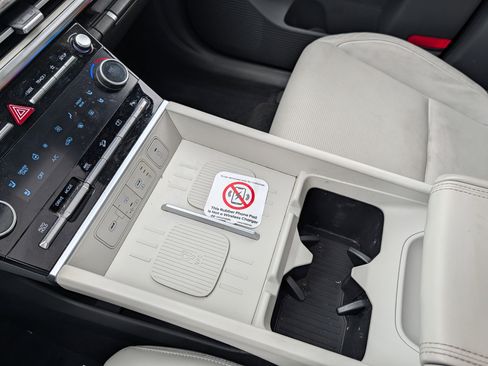 Certified 2025 Hyundai Santa Fe Limited AWD/4WD image 18