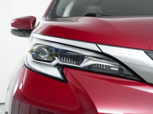 Used 2021 Toyota Sienna Limited image 13