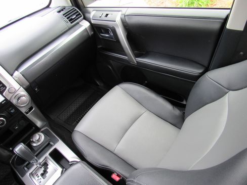 Used 2022 Toyota 4Runner SR5 Premium w/ Moonroof Package AWD/4WD image 39