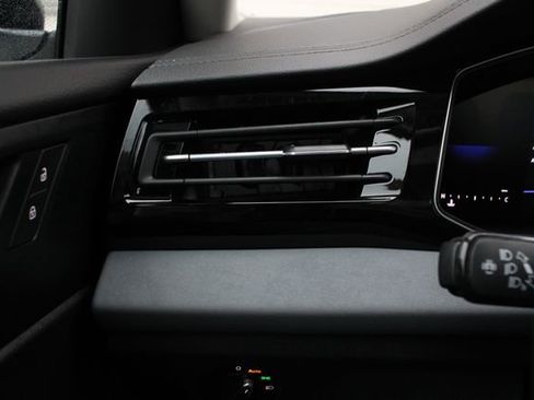 Used 2025 Volkswagen Jetta SE w/ Sunroof Package image 10