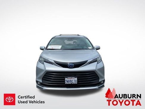 Certified 2025 Toyota Sienna XLE AWD/4WD image 3