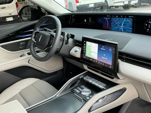 Used 2026 Lincoln Nautilus Premier AWD/4WD image 23