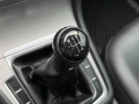 Used 2015 Volkswagen Golf S FWD image 31