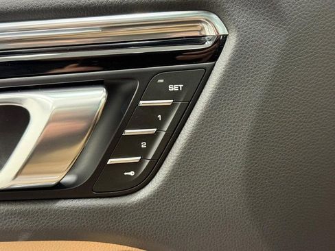 Certified 2025 Porsche Macan image 19