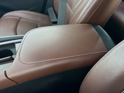 Used 2018 Buick Enclave Avenir w/ Avenir Technology Package FWD image 18