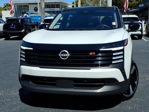 Certified 2025 Nissan Kicks SR image 2