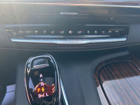 Certified 2023 Cadillac Escalade ESV Premium Luxury AWD/4WD image 8