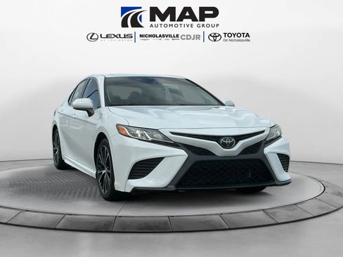 Used 2020 Toyota Camry SE image 8