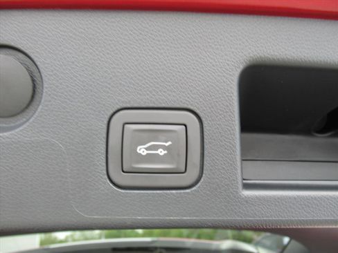 Used 2025 GMC Terrain Elevation w/ Elevation Premium Package image 31