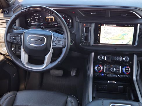 Used 2023 GMC Yukon Denali w/ Advanced Technology Package AWD/4WD image 10