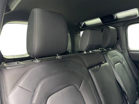 Used 2025 Land Rover Defender 110 S image 33