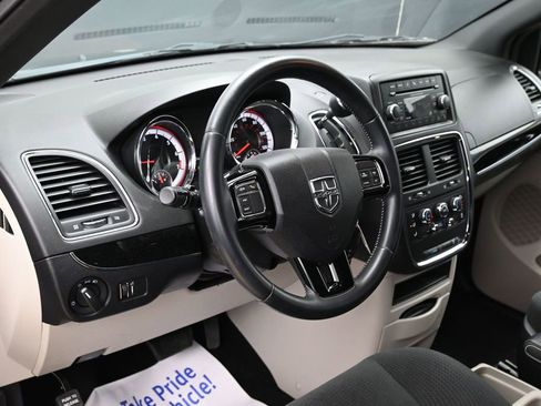 Used 2016 Dodge Grand Caravan SE FWD image 21