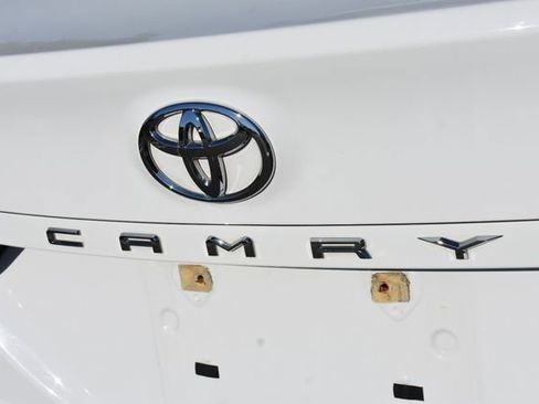 Used 2018 Toyota Camry FWD image 12