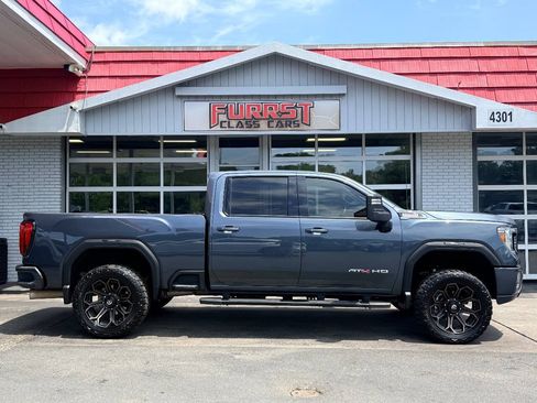 Used 2020 GMC Sierra 3500 AT4 w/ AT4 Premium Package AWD/4WD image 2