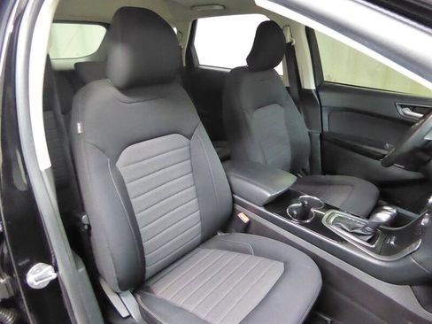 Used 2017 Ford Edge SE image 21