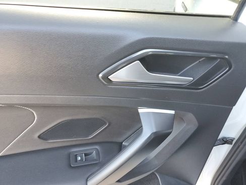 Certified 2023 Volkswagen Tiguan SE w/ Panoramic Sunroof Package FWD image 18