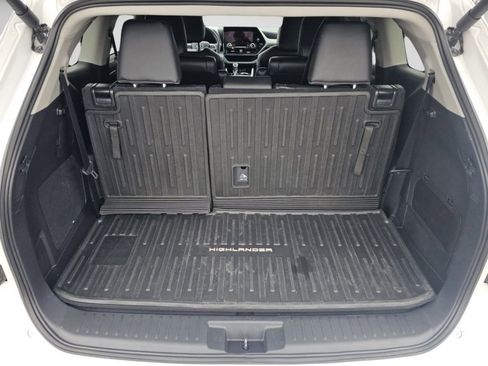 Used 2025 Toyota Highlander Limited image 26