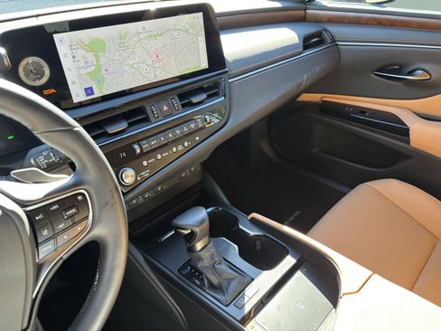 Used 2025 Lexus ES 300h w/ Premium Package image 14