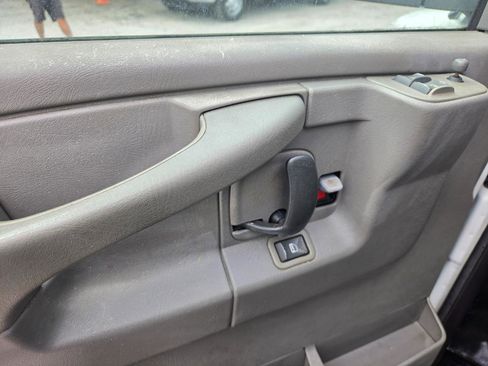 Used 2004 Chevrolet Express 2500 RWD image 13