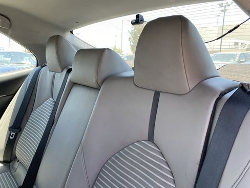 Used 2021 Toyota Camry SE FWD image 19