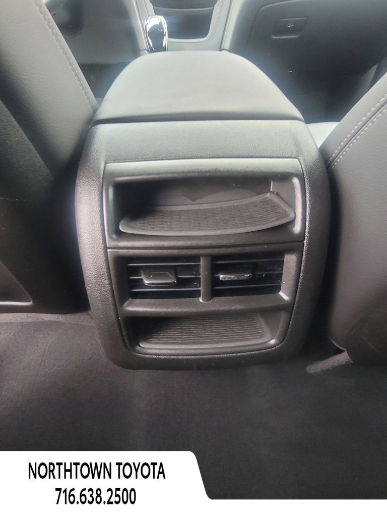 Used 2022 Cadillac XT5 Luxury w/ LPO, Floor Liner Package AWD/4WD image 13