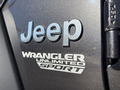 Used 2019 Jeep Wrangler Unlimited Sport S image 6