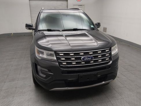 Used 2017 Ford Explorer XLT w/ Equipment Group 202A AWD/4WD image 14