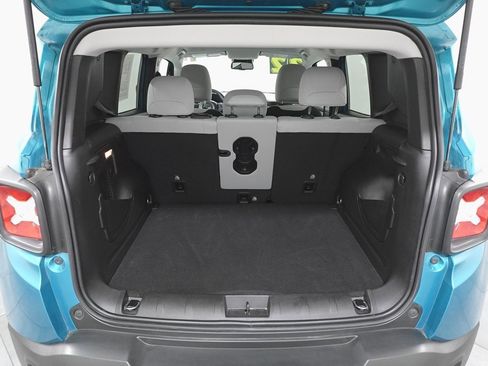 Used 2022 Jeep Renegade Latitude w/ Convenience Group image 26