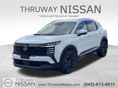 Certified 2025 Nissan Kicks SR image 1