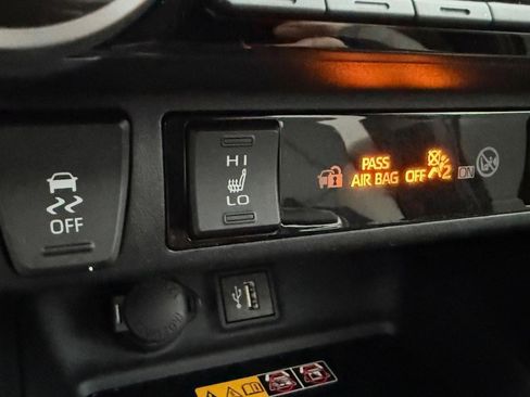 Used 2023 Toyota RAV4 XLE Premium image 24