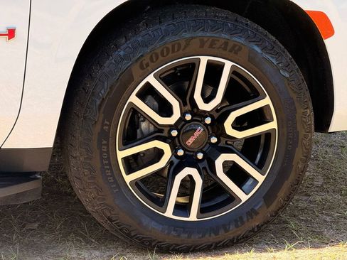 Used 2023 GMC Yukon AT4 AWD/4WD image 11