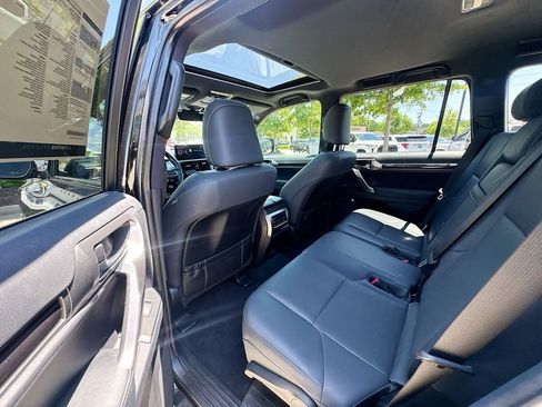 Used 2022 Lexus GX 460 Premium w/ Premium Package AWD/4WD image 32